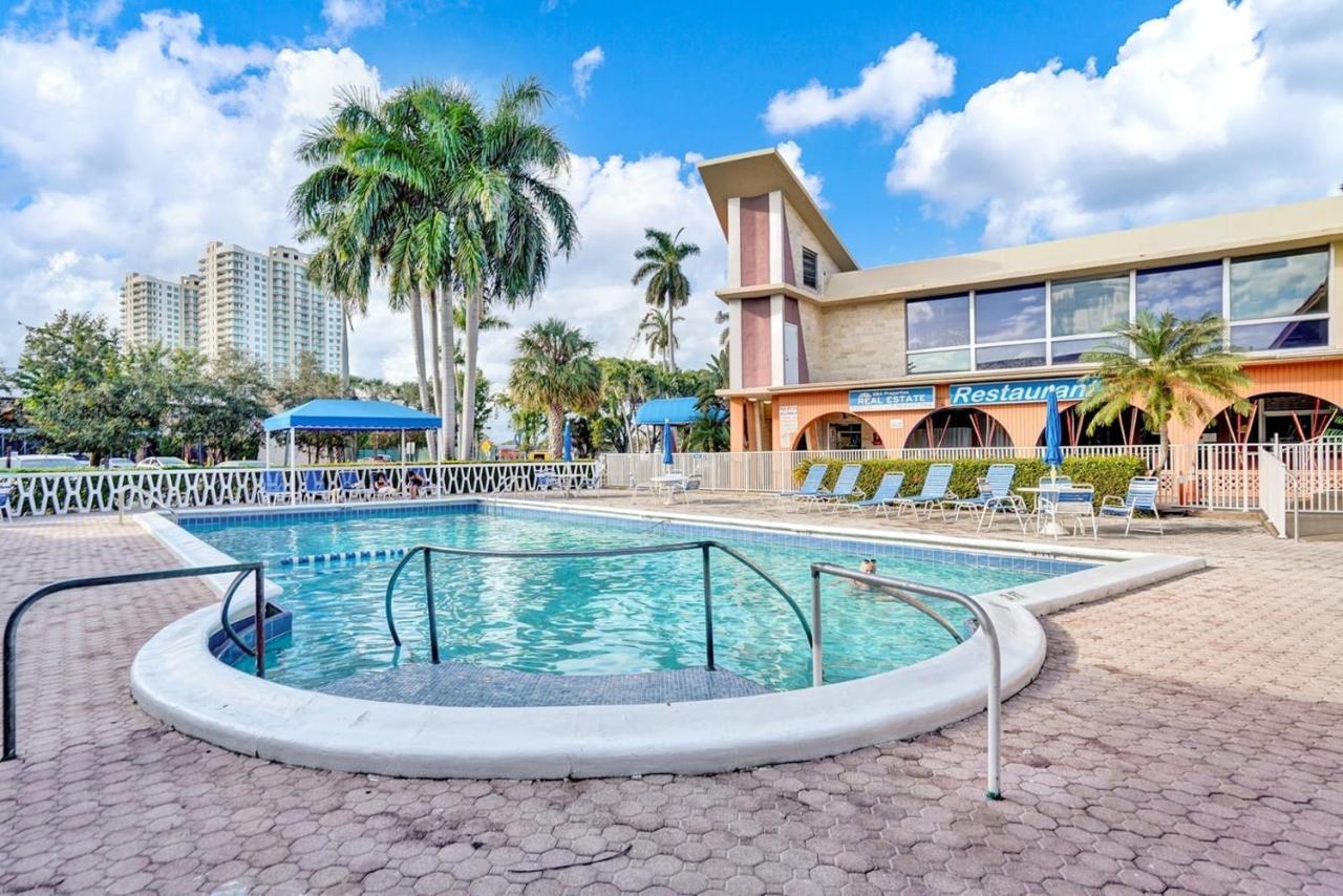 Private Hallandale Beach Studio Wbath Walking Distance To The Beach Pool Free Parking Exterior foto